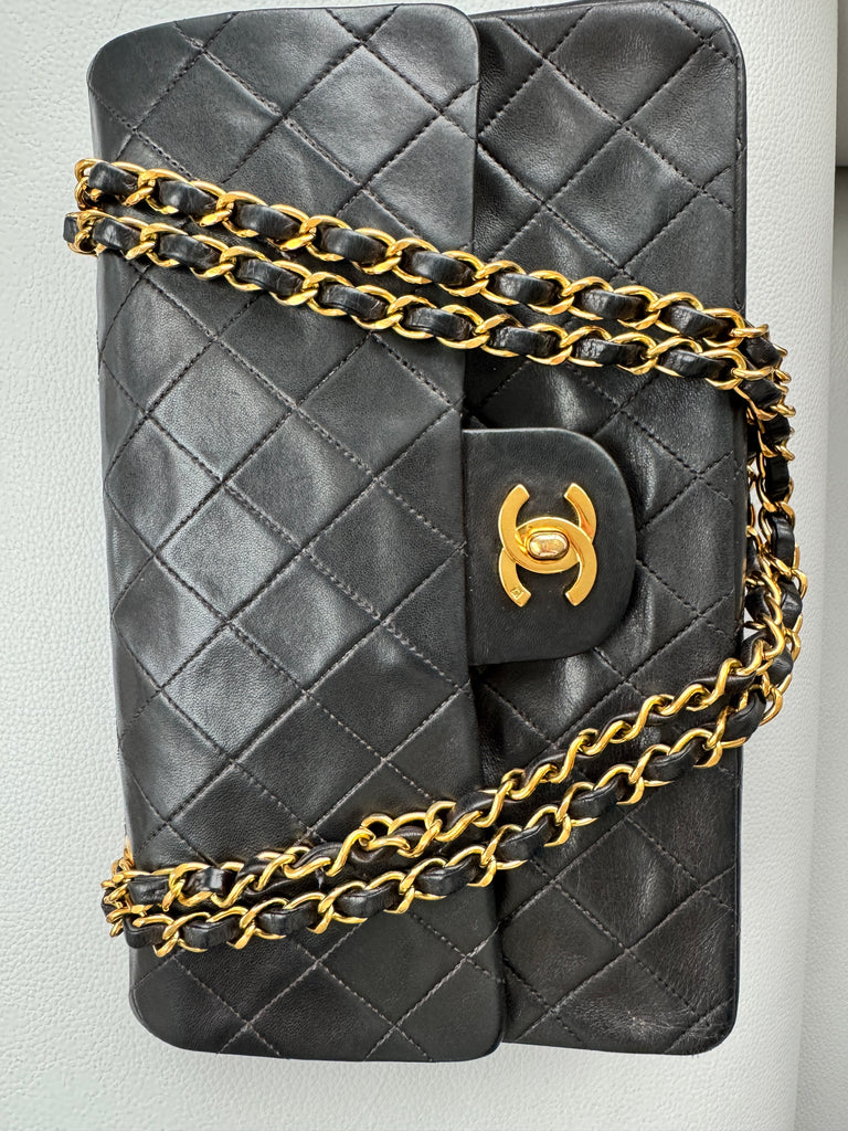 CHANEL Vintage Medium Classic Double Flap Bag