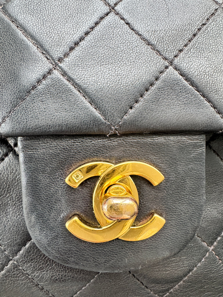 CHANEL Vintage Medium Classic Double Flap Bag