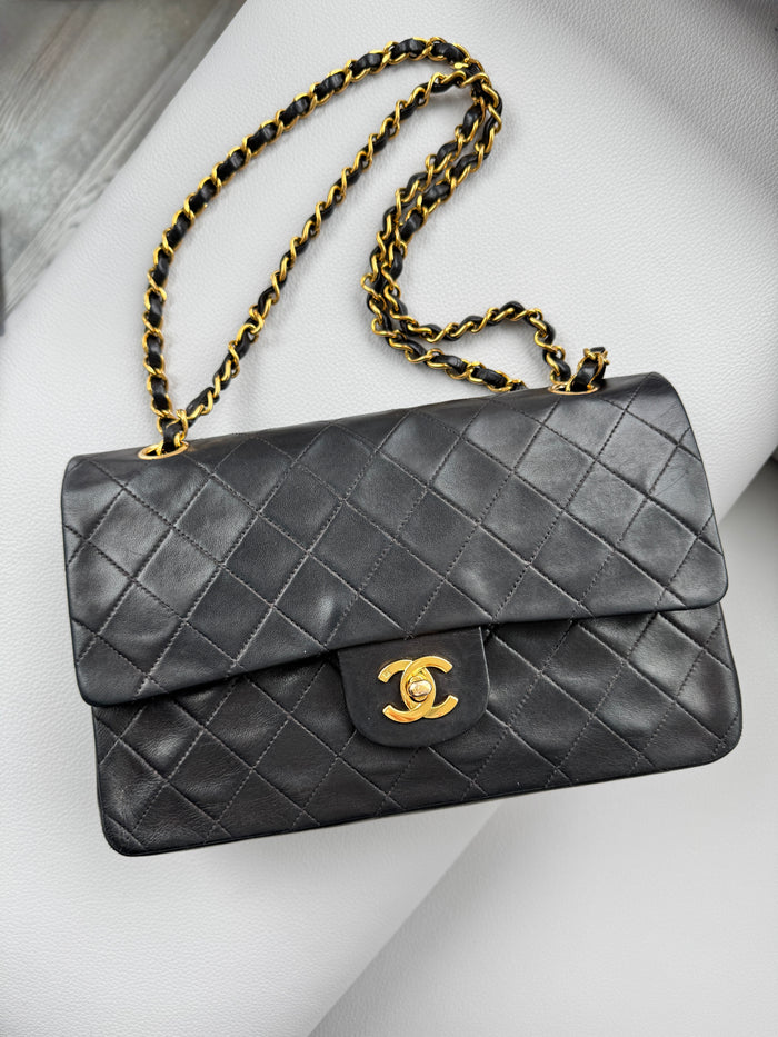 CHANEL Vintage Medium Classic Double Flap Bag