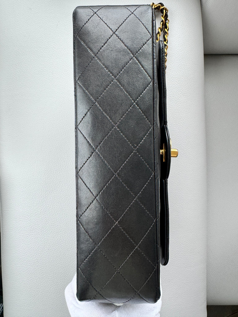 CHANEL Vintage Medium Classic Double Flap Bag