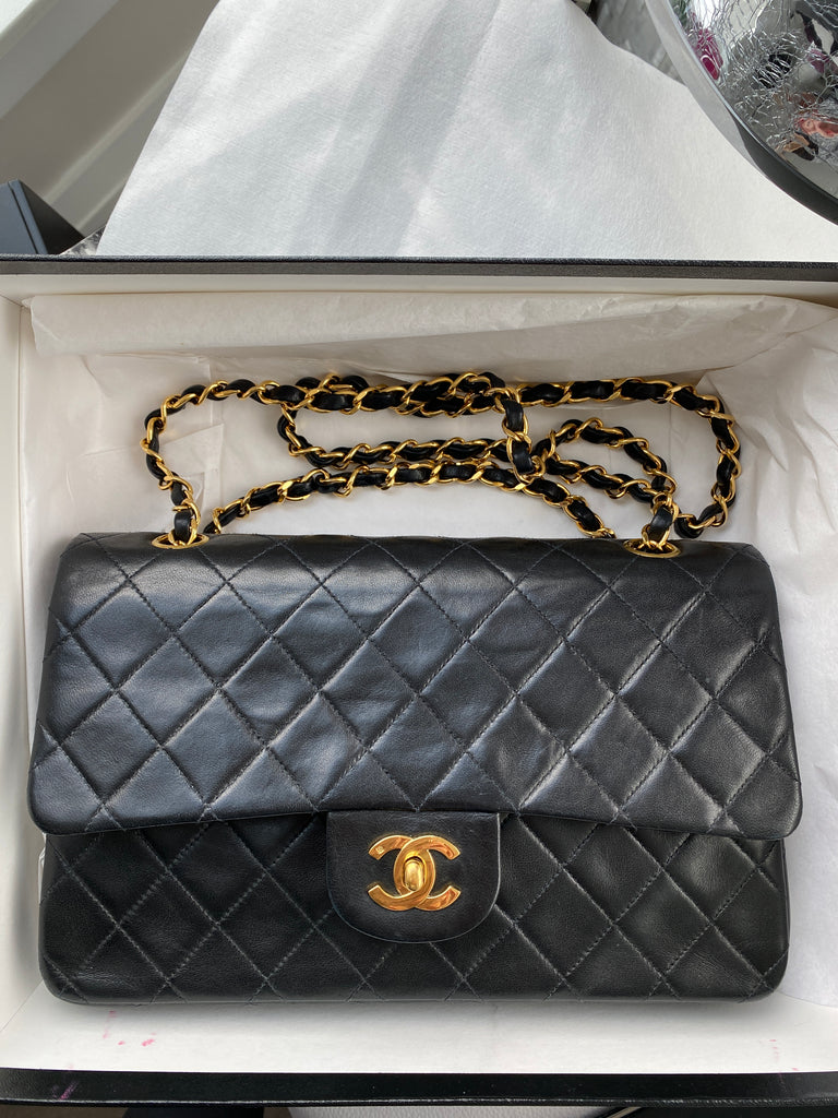 CHANEL Vintage Medium Classic Double Flap Bag