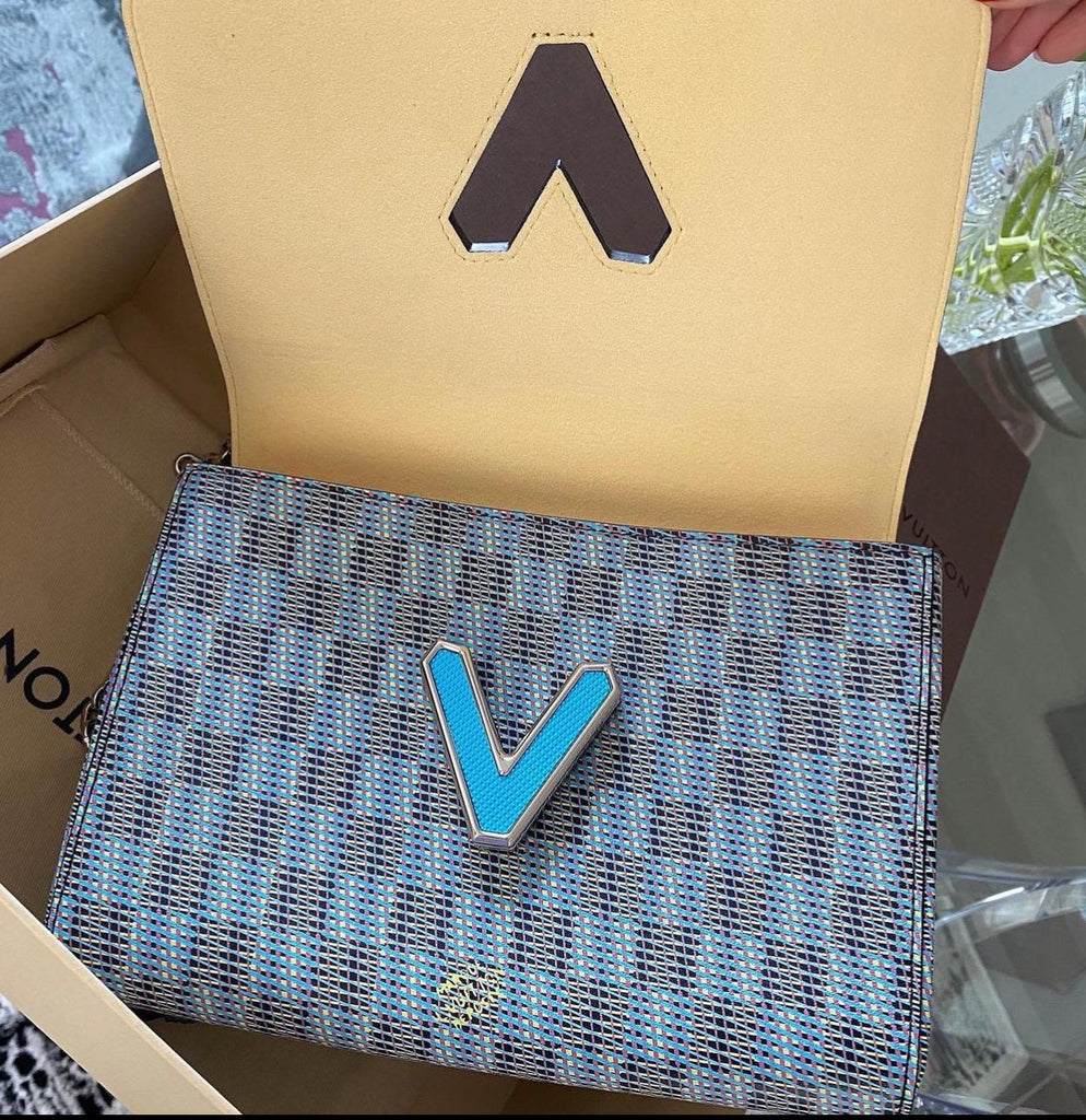 LOUIS VUITTON Twist MM Chain Bag