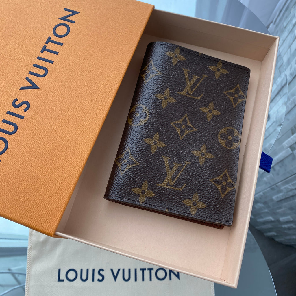 Louis Vuitton Passport Cover Monogram M64502