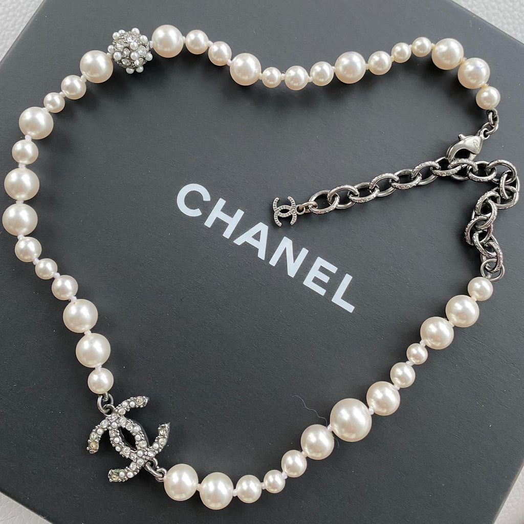 CHANEL CC crystal-embellished faux-pearl necklace