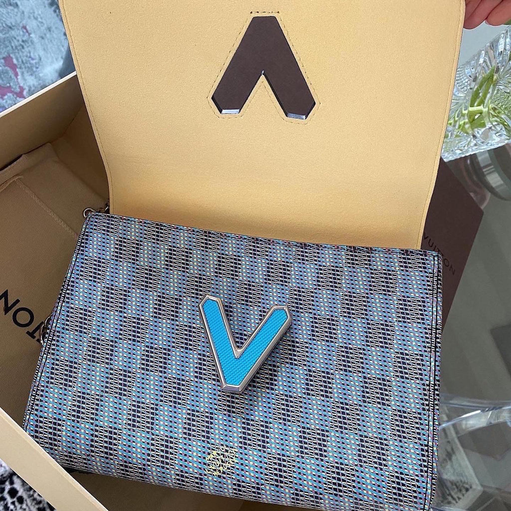 LOUIS VUITTON Twist MM Chain Bag