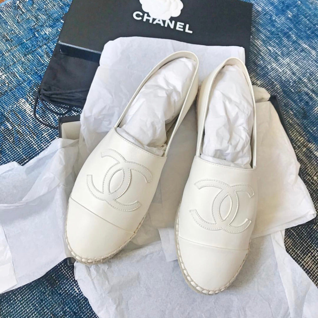 Sold' CHANEL 2018 White Creme Lambskin Leather Espadrille Mule