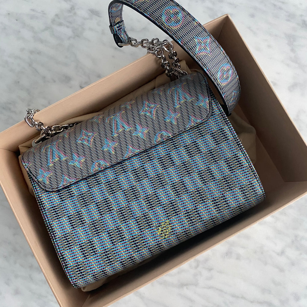 LOUIS VUITTON Twist MM Chain Bag