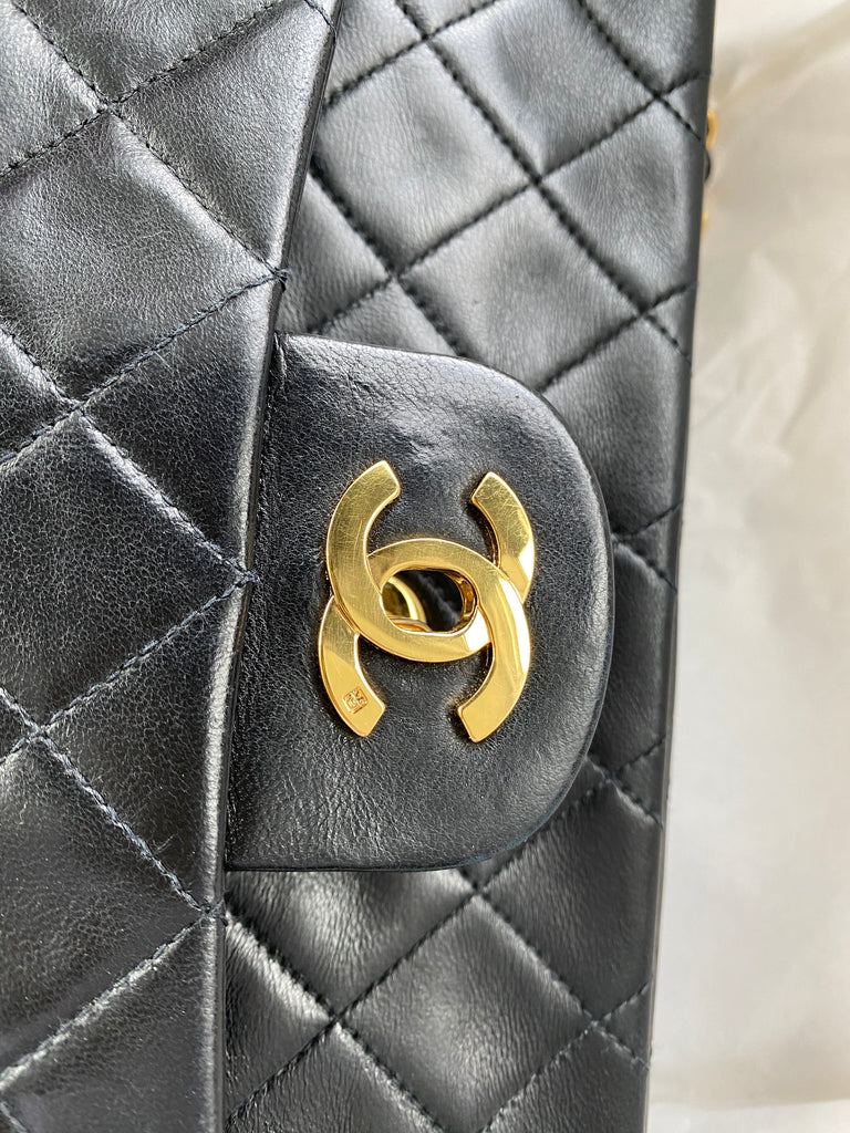 CHANEL Vintage Medium Classic Double Flap Bag