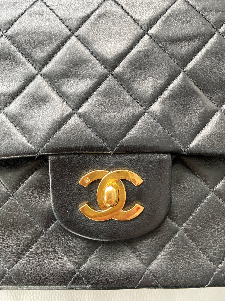 CHANEL Vintage Medium Classic Double Flap Bag