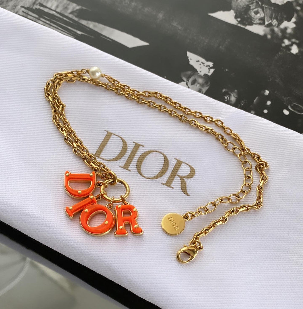 Dior (r)evolution Necklace Authentic , Women's Fashion, Jewelry &  Organisers, Necklaces on Carousell