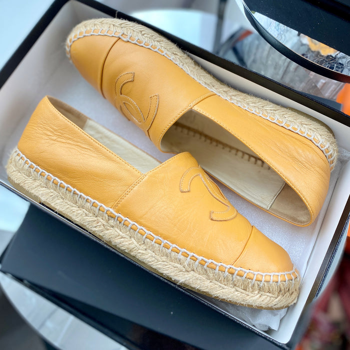 CHANEL espadrilles in yellow lambskin leather, size 38