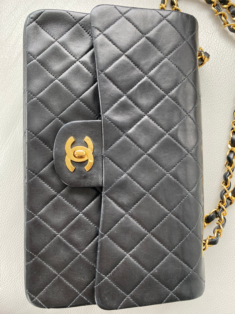 CHANEL Vintage Medium Classic Double Flap Bag