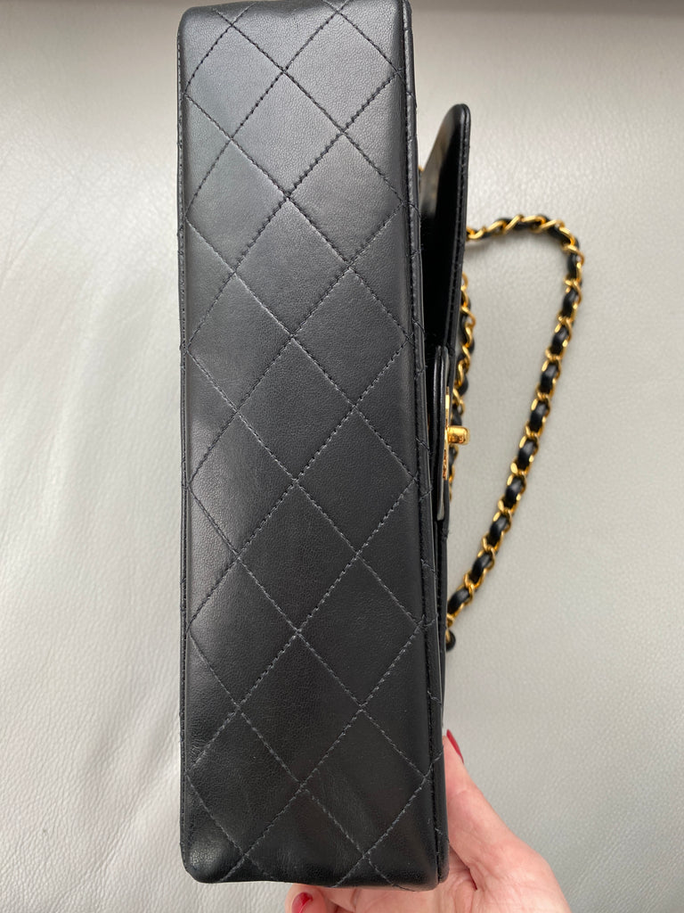 CHANEL Vintage Medium Classic Double Flap Bag